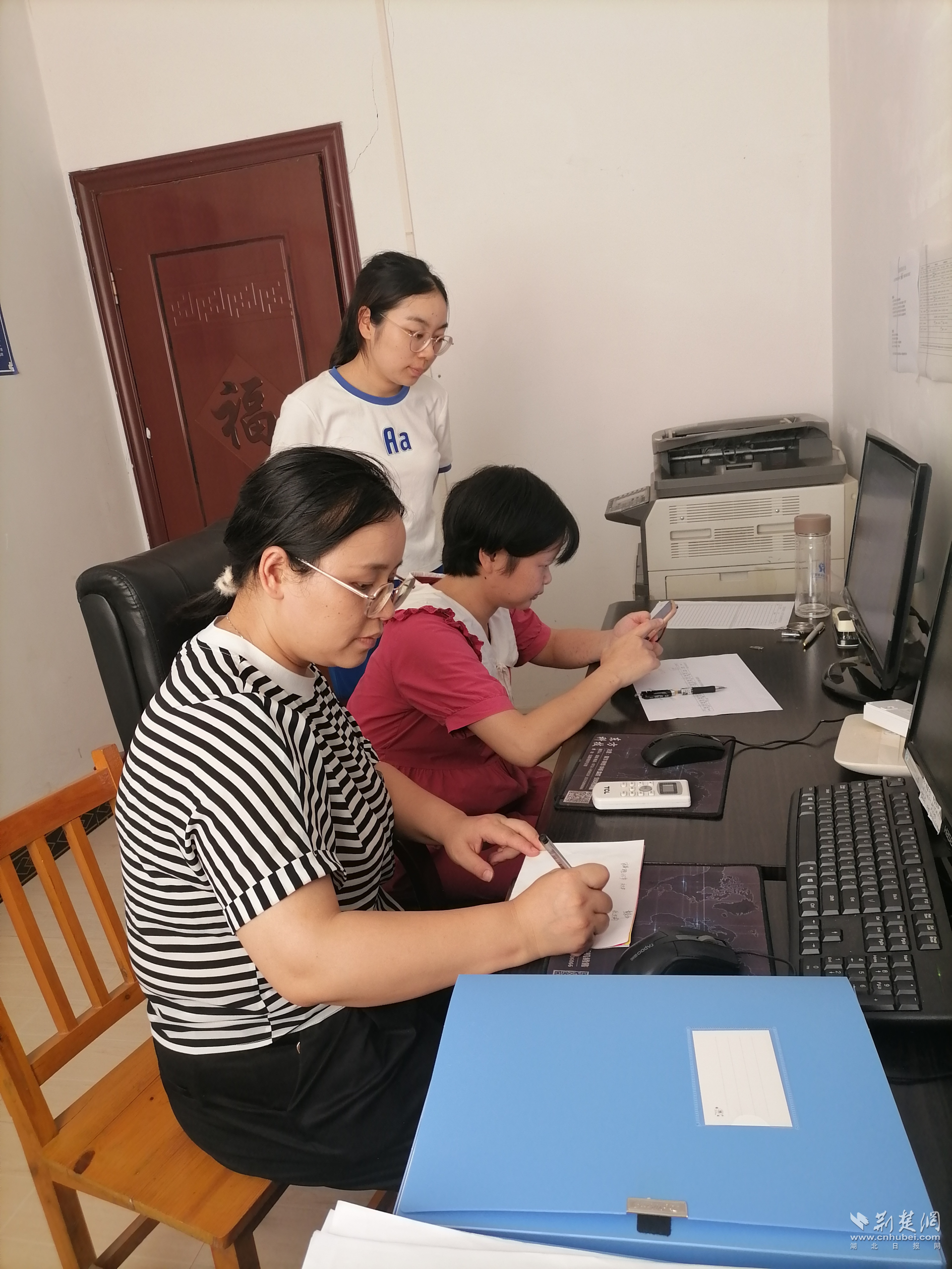 巴东县 多措并举力促政务服务提档升级 证照代办服务